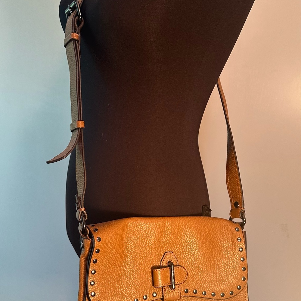 Tan Leather Crossbody Bag with Adjustable Strap